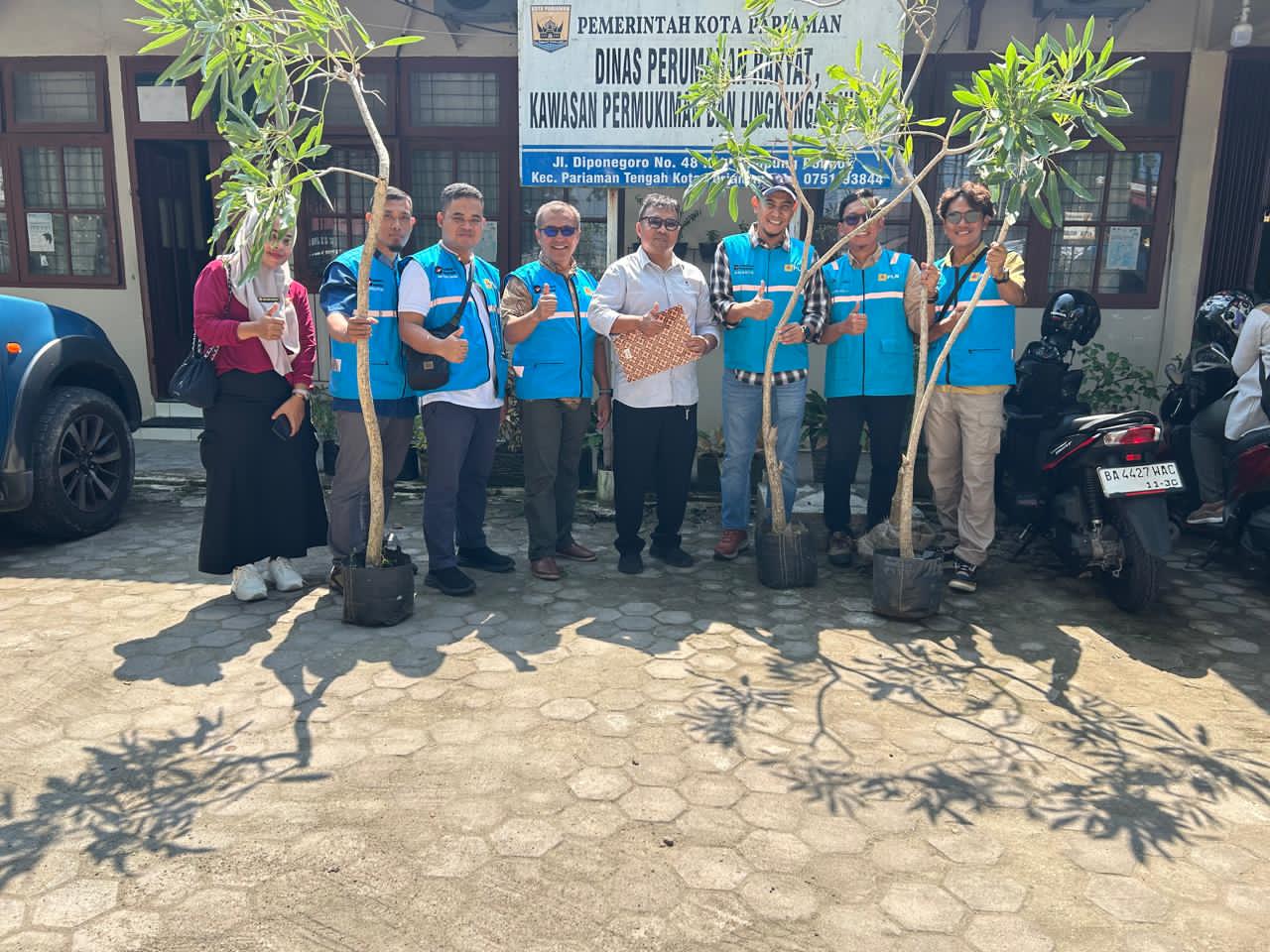 Penyerahan Bibit Tabebuya